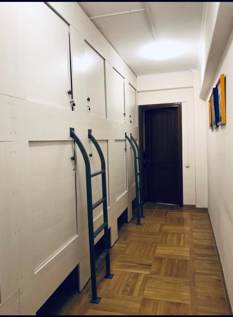 West Point Capsule Hostel Almaty Bagian luar foto